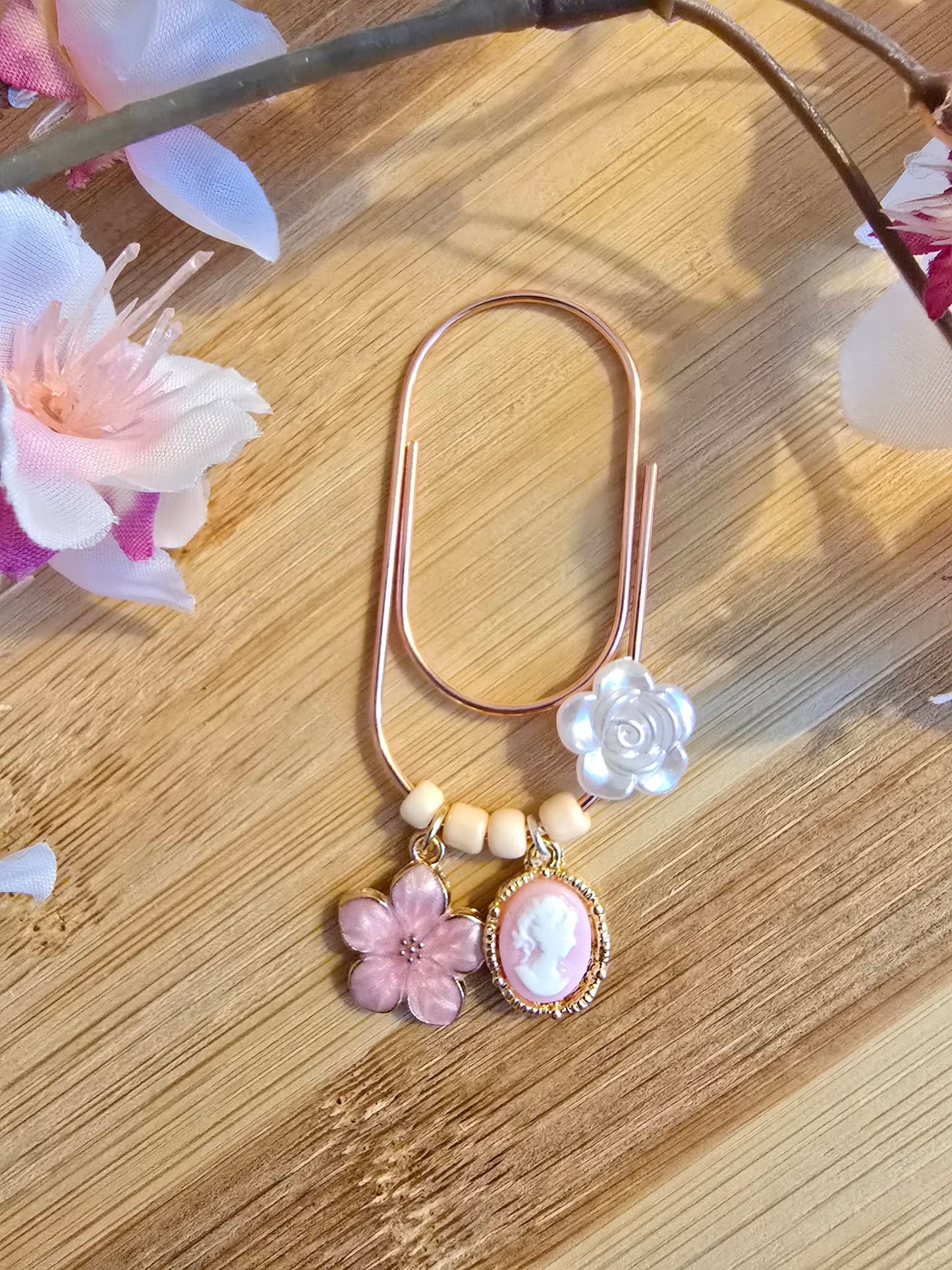 Trombone pendentif " fleur & camée"